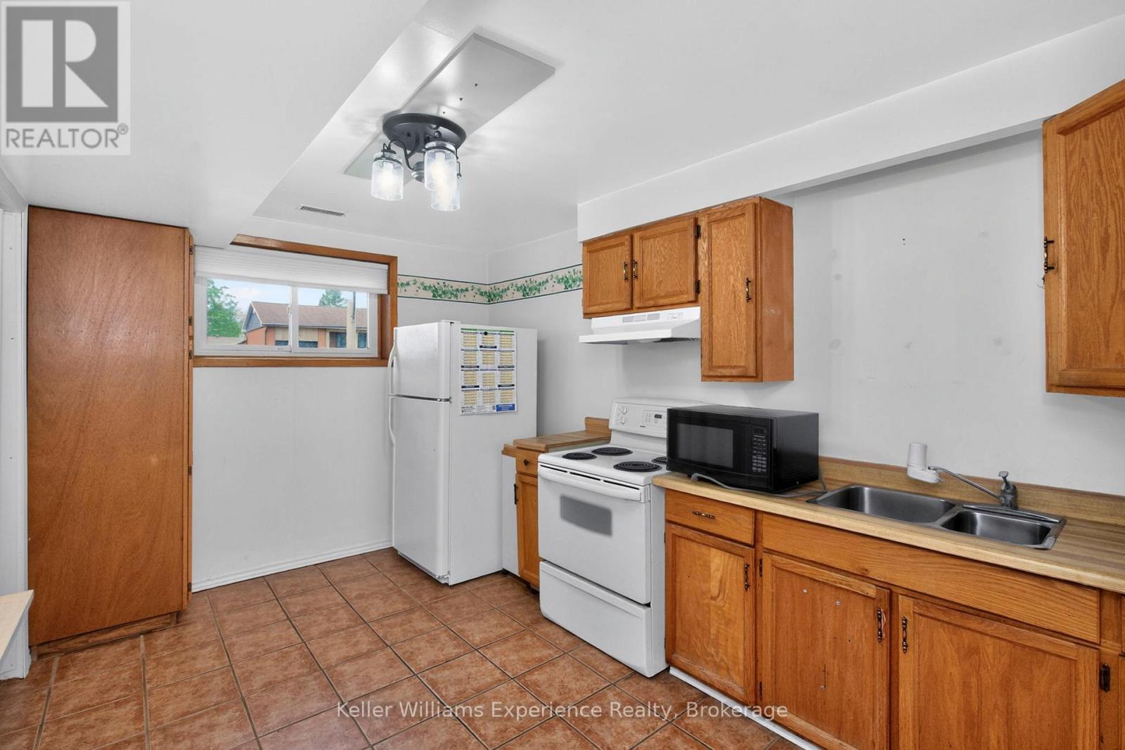 12 Richelieu Street, Penetanguishene, Ontario  L9M 1H9 - Photo 28 - S13168576