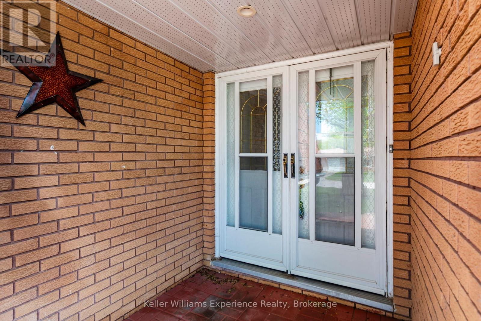 12 Richelieu Street, Penetanguishene, Ontario  L9M 1H9 - Photo 3 - S13168576