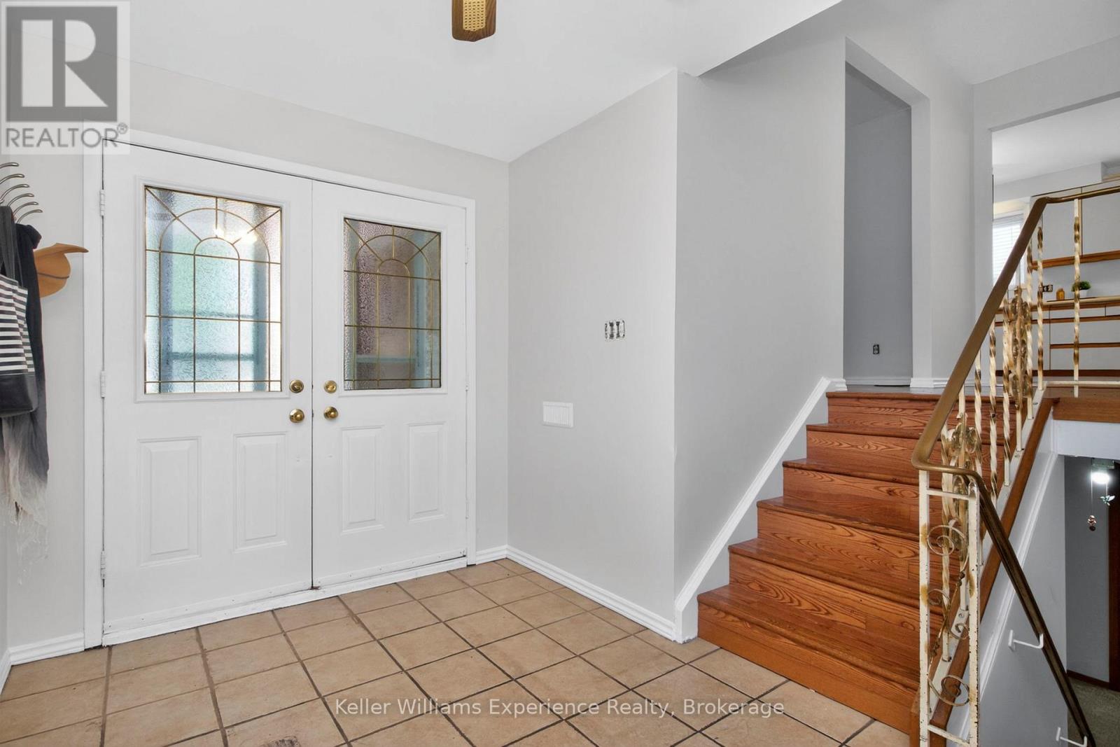 12 Richelieu Street, Penetanguishene, Ontario  L9M 1H9 - Photo 5 - S13168576