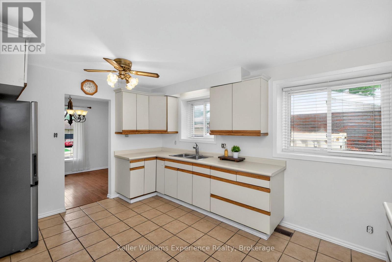 12 Richelieu Street, Penetanguishene, Ontario  L9M 1H9 - Photo 7 - S13168576
