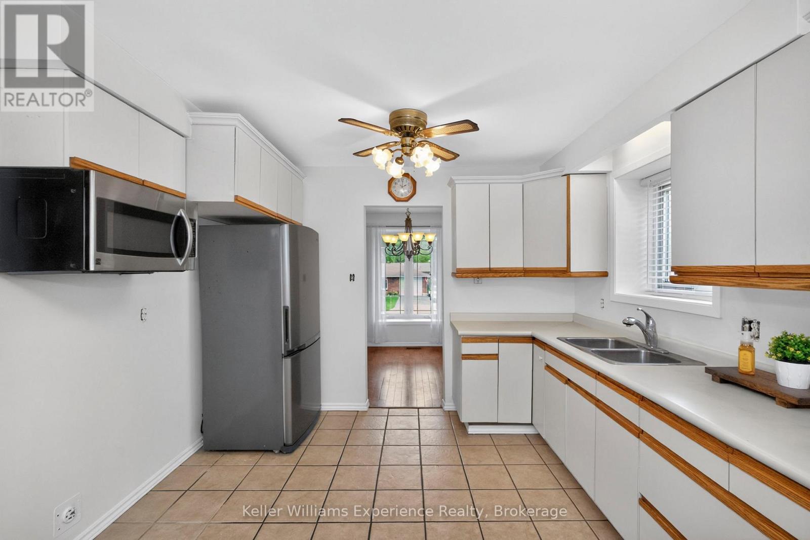 12 Richelieu Street, Penetanguishene, Ontario  L9M 1H9 - Photo 8 - S13168576