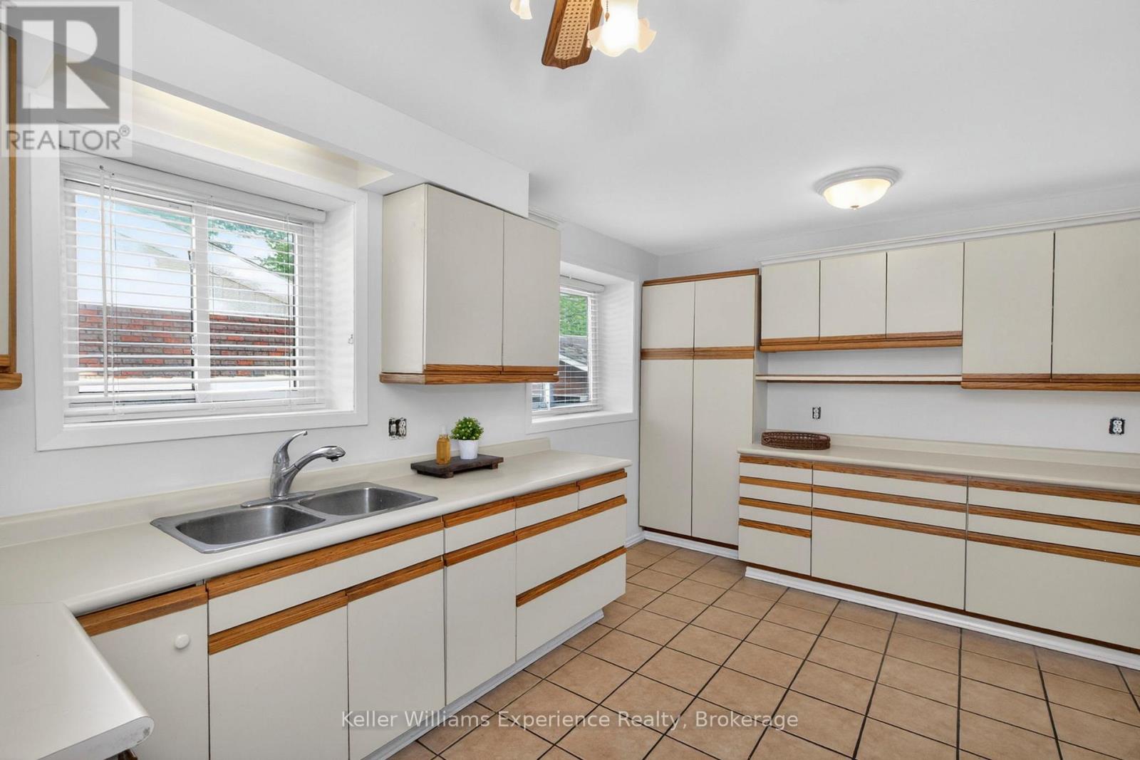 12 Richelieu Street, Penetanguishene, Ontario  L9M 1H9 - Photo 9 - S13168576