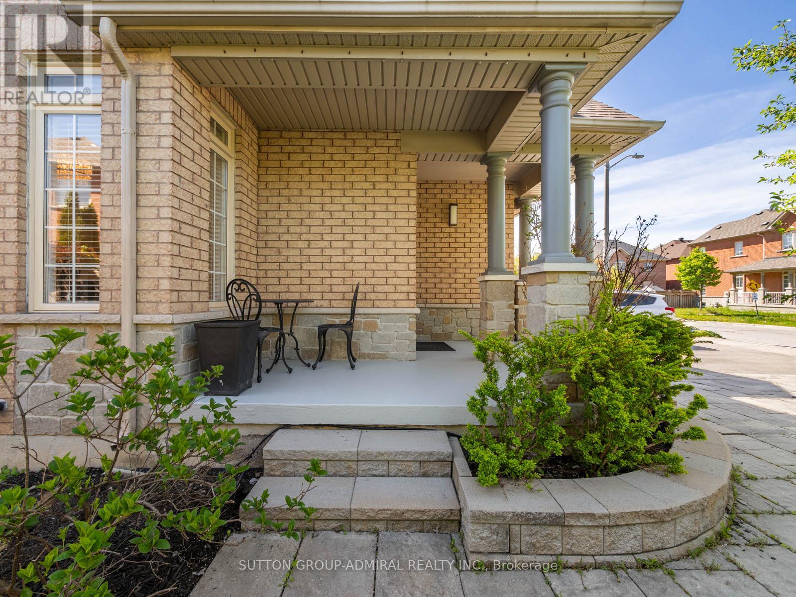 49 Loire Valley Avenue, Vaughan, Ontario  L4J 8V8 - Photo 3 - N13168518