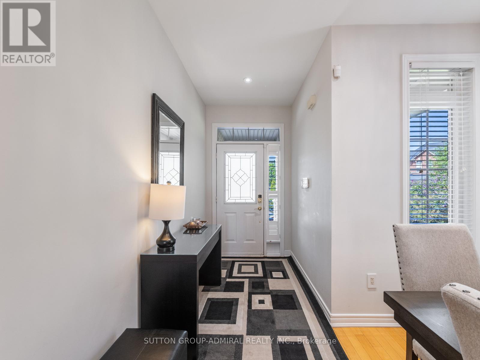 49 Loire Valley Avenue, Vaughan, Ontario  L4J 8V8 - Photo 4 - N13168518