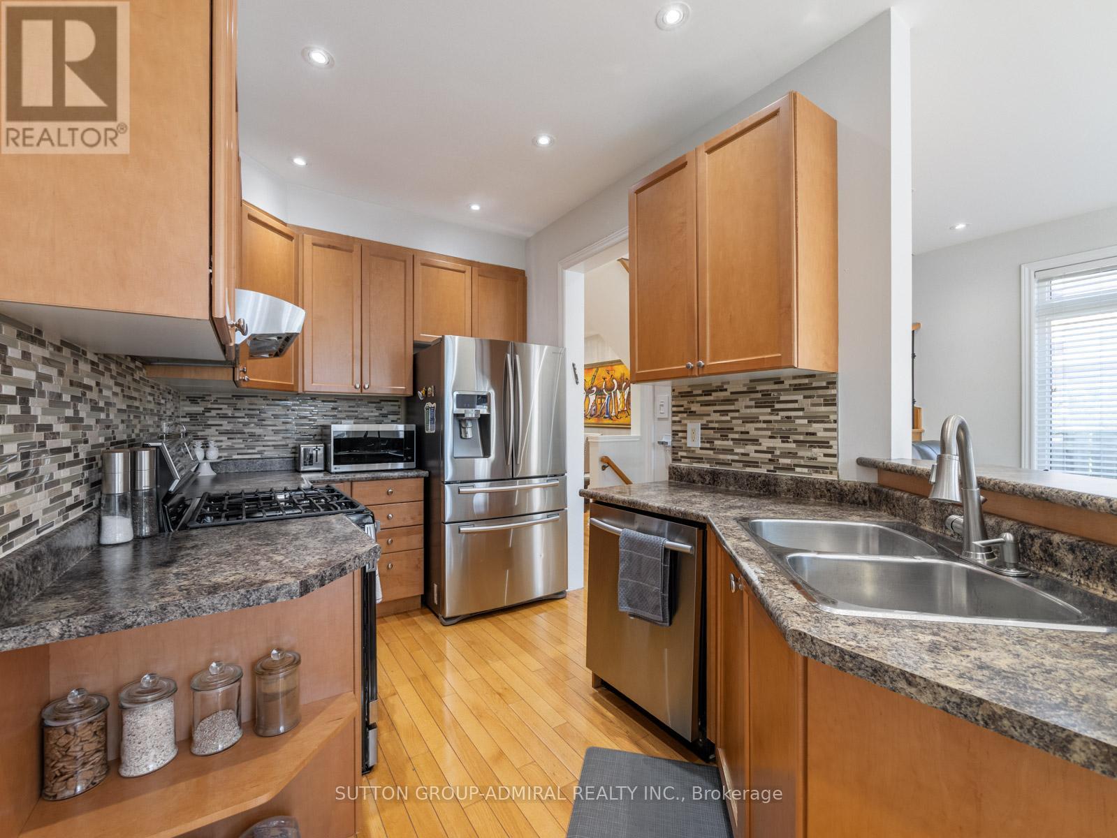 49 Loire Valley Avenue, Vaughan, Ontario  L4J 8V8 - Photo 6 - N13168518