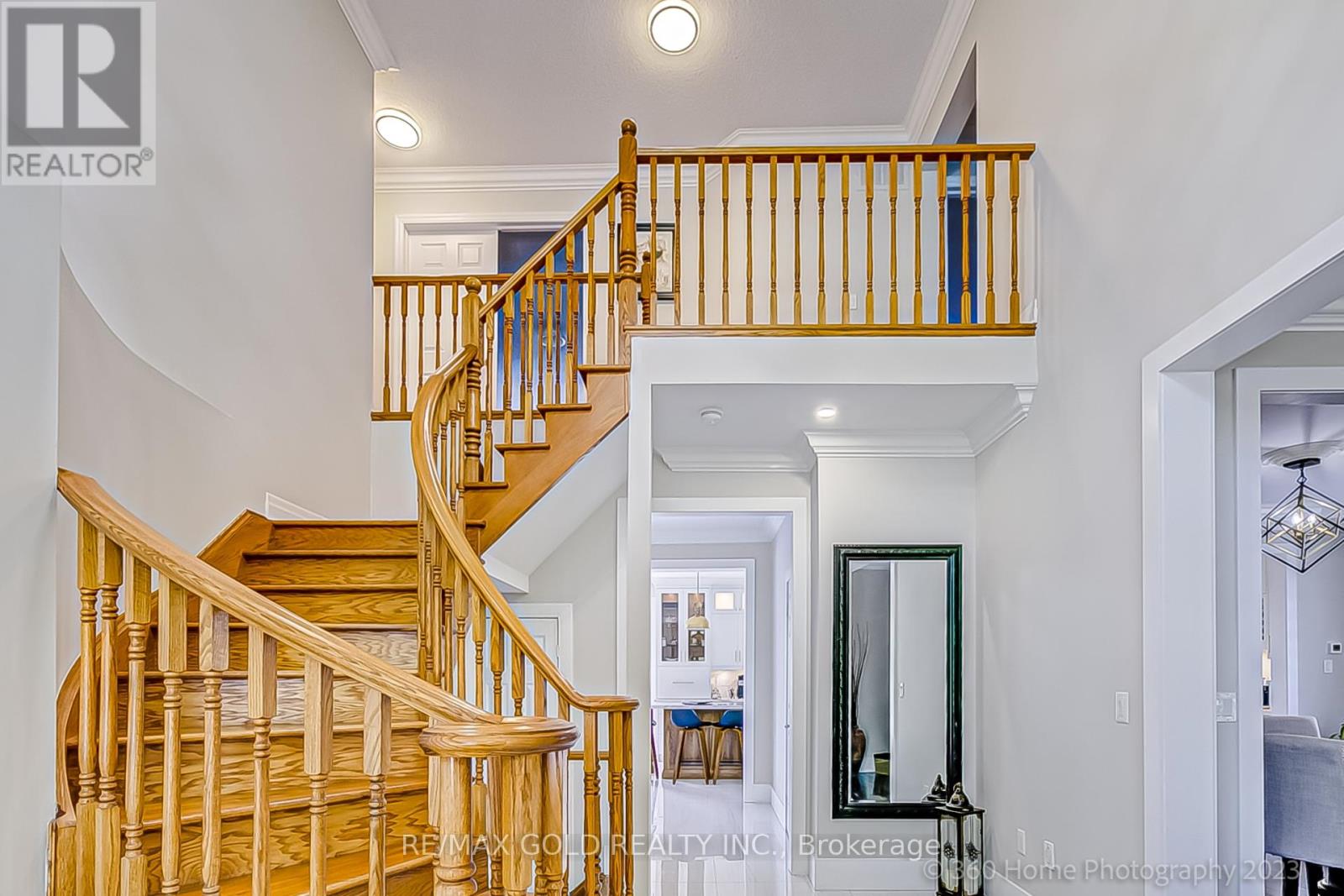 98 Treeline Boulevard, Brampton, Ontario  L6P 1A2 - Photo 3 - W13168580