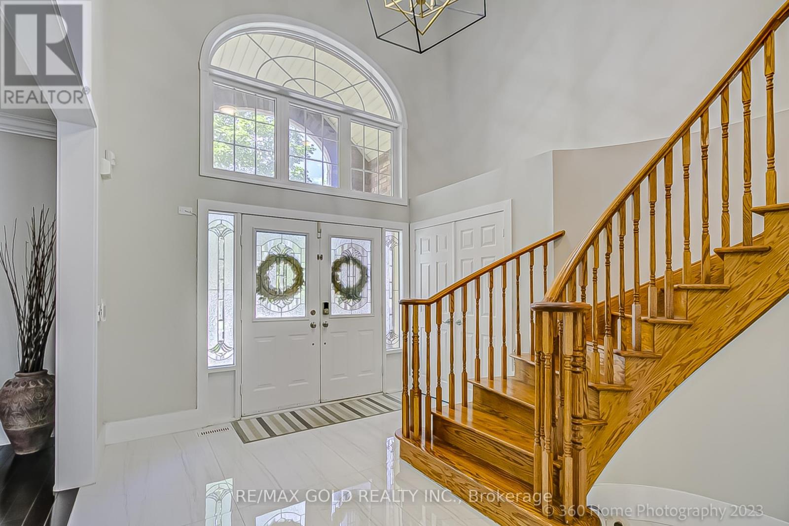 98 Treeline Boulevard, Brampton, Ontario  L6P 1A2 - Photo 4 - W13168580
