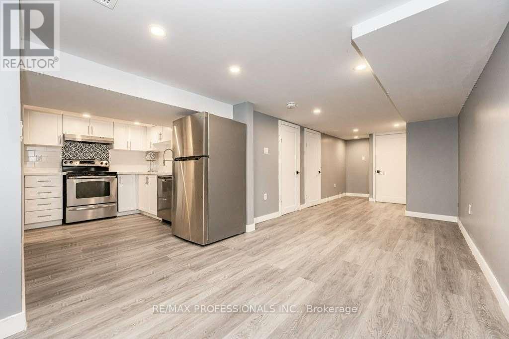 LOWER - 15 WEXFORD AVENUE N, Hamilton, Ontario
