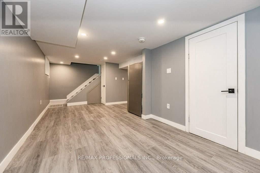 Lower - 15 Wexford Avenue N, Hamilton, Ontario  L8H 4M2 - Photo 2 - X13168526