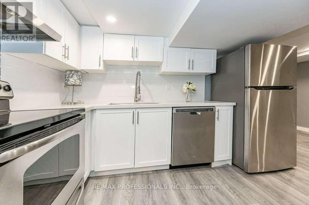 Lower - 15 Wexford Avenue N, Hamilton, Ontario  L8H 4M2 - Photo 4 - X13168526