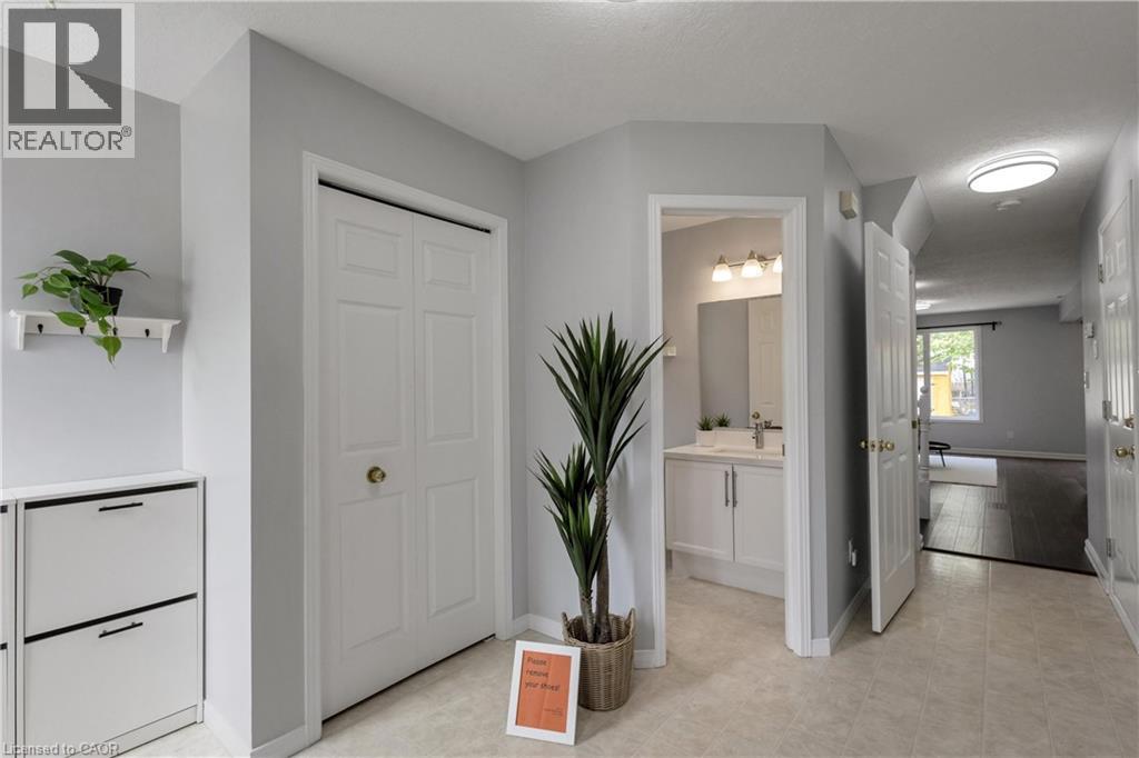 632 Inglis Falls Place, Waterloo, Ontario N2V 2L4 - Photo 4 - 40833088