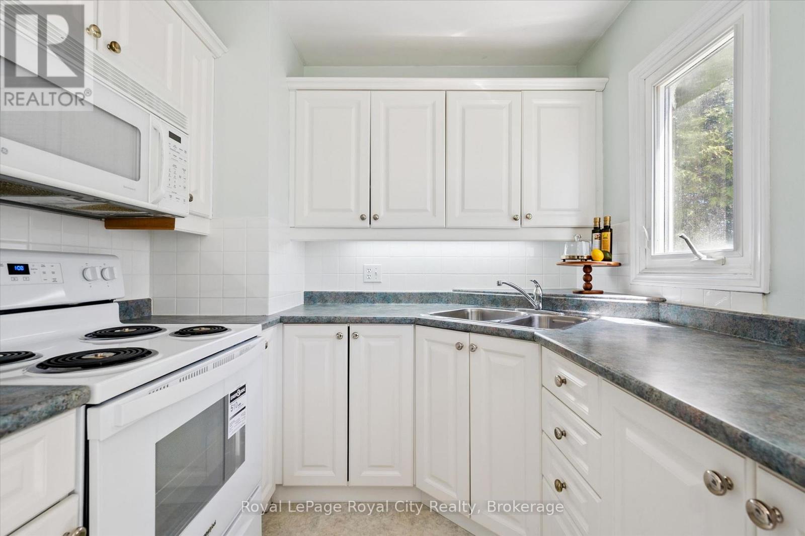 22 Churchill Crescent E, Centre Wellington, Ontario  N1M 2J3 - Photo 11 - X13161334