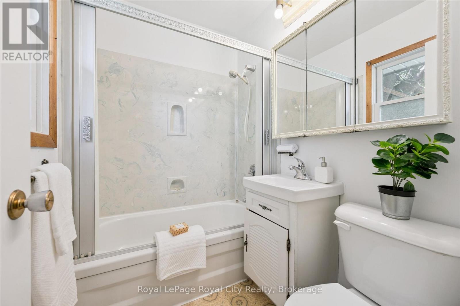 22 Churchill Crescent E, Centre Wellington, Ontario  N1M 2J3 - Photo 15 - X13161334