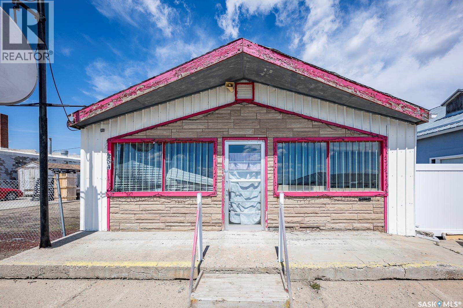 254 Railway Avenue, Southey, Saskatchewan  S0G 4P0 - Photo 1 - SK027054