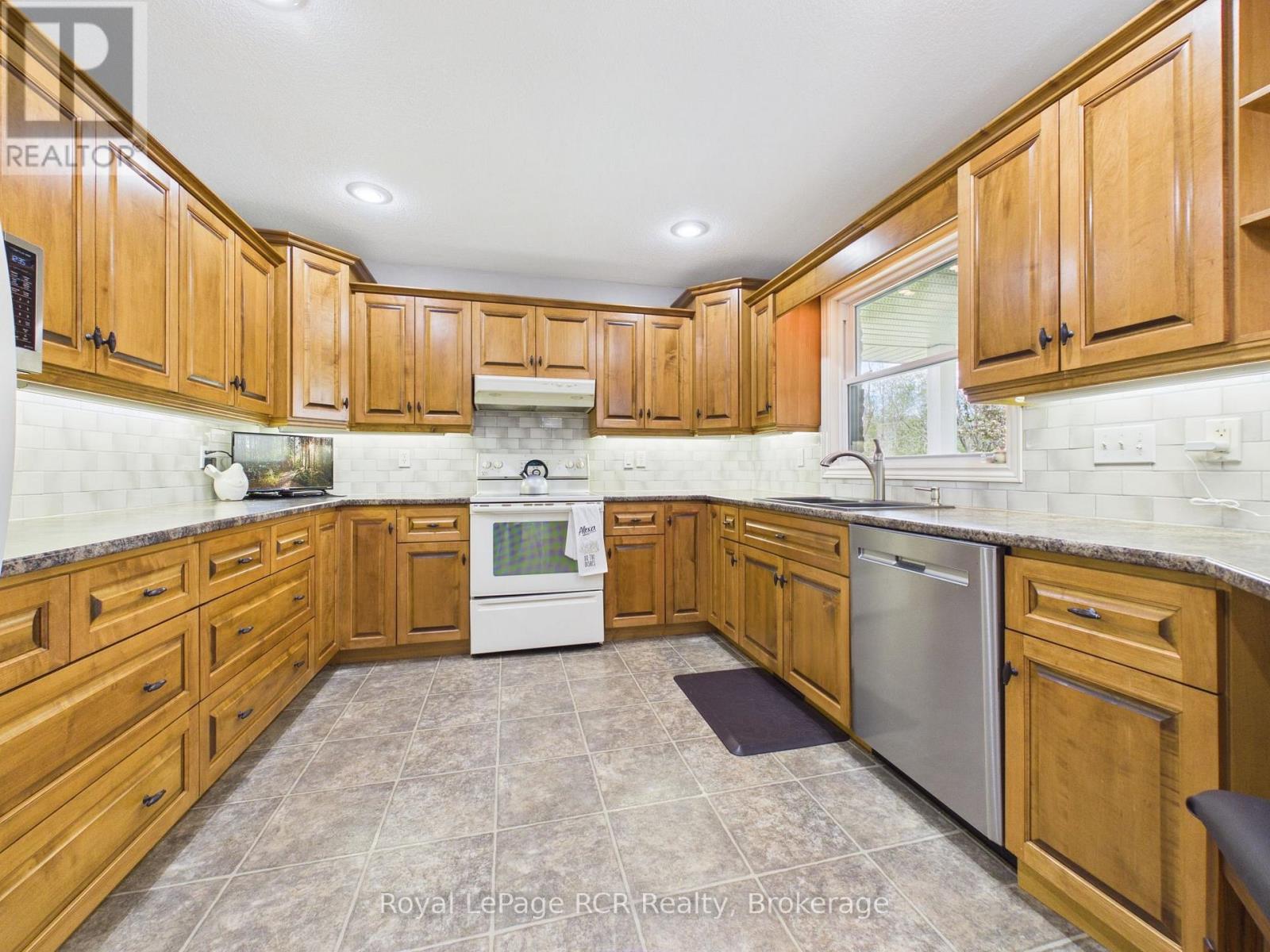 75 Alfred Street W, North Huron, Ontario N0G 2W0 - Photo 12 - X13168714