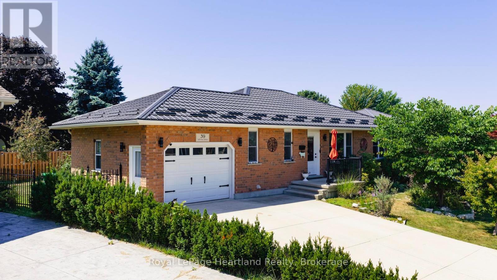 39 BALVINA DRIVE W, Goderich, Ontario