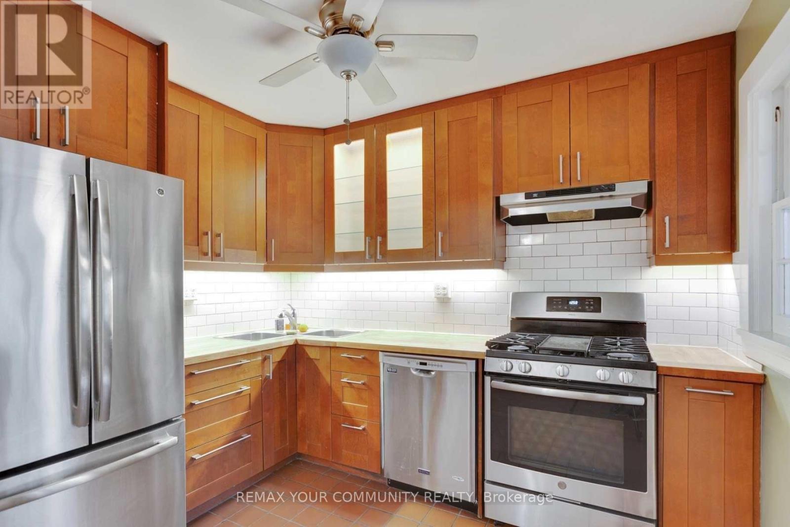 2nd Floor - 864 Millwood Road N, Toronto, Ontario  M4G 1W6 - Photo 5 - C13168814
