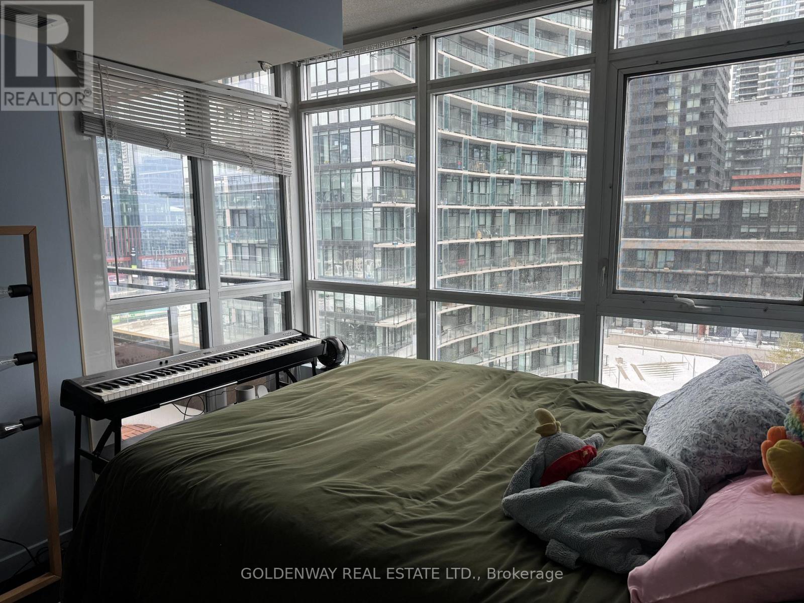 956 - 10 Capreol Court, Toronto, Ontario  M5V 4B3 - Photo 3 - C13168926