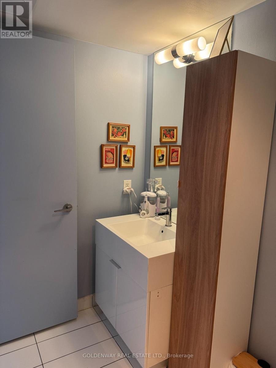956 - 10 Capreol Court, Toronto, Ontario  M5V 4B3 - Photo 8 - C13168926