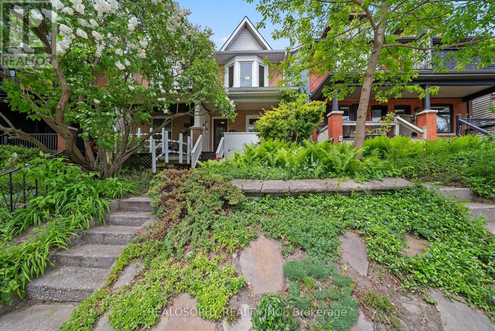 118 IVY AVENUE, Toronto, Ontario