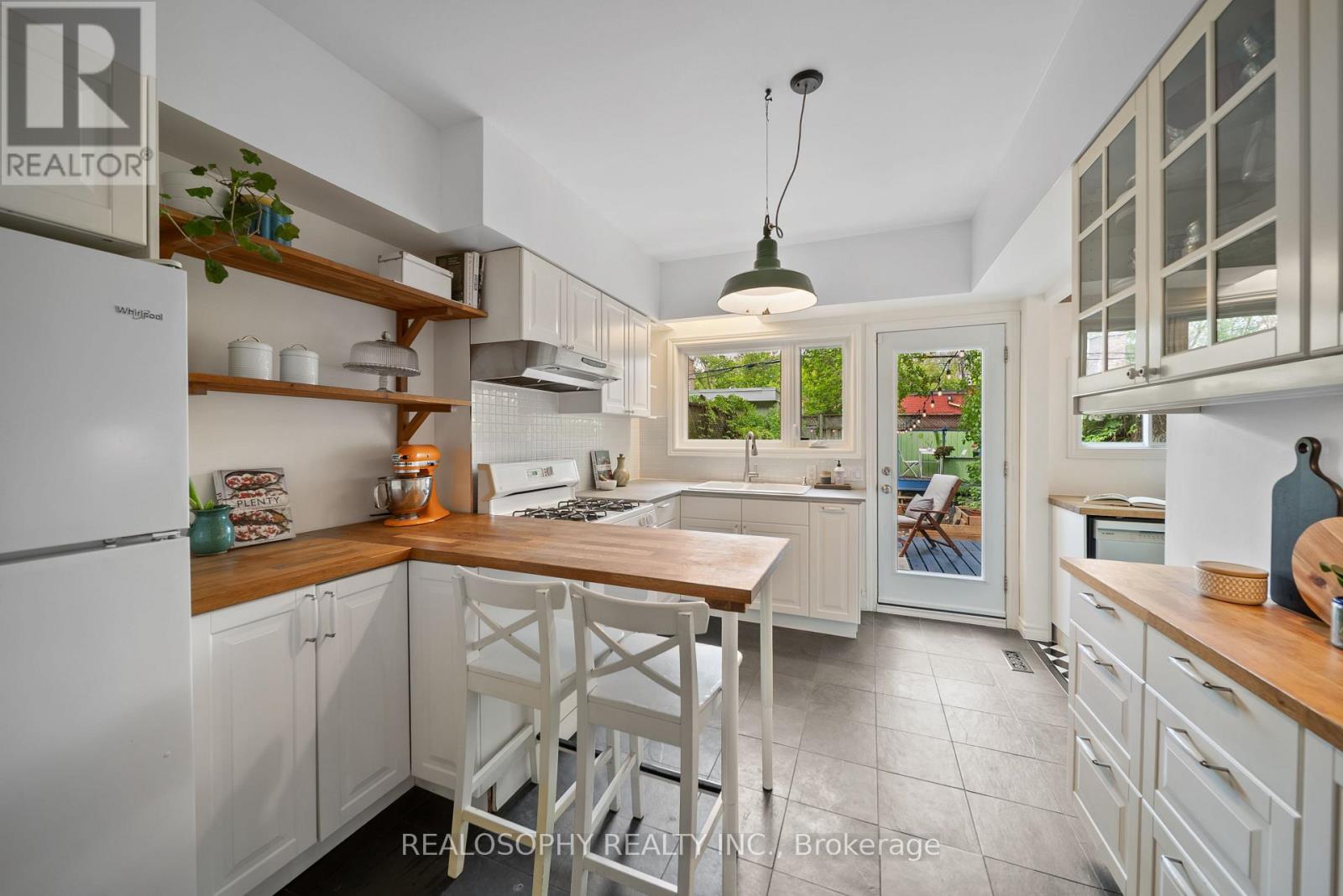 118 Ivy Avenue, Toronto, Ontario  M4L 2H7 - Photo 11 - E13168782