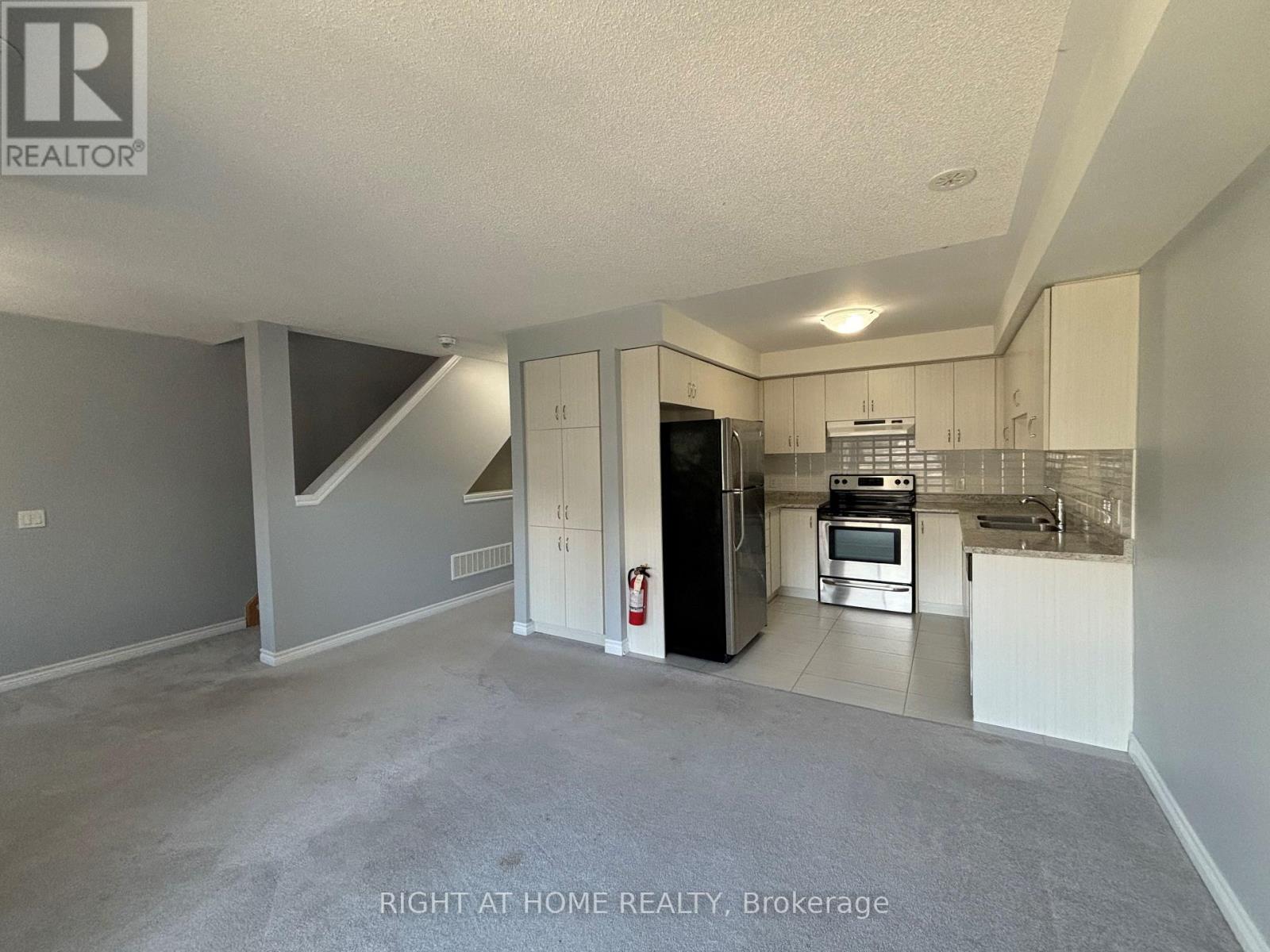 24 Nearco Crescent, Oshawa, Ontario  L1L 0J4 - Photo 6 - E13168878