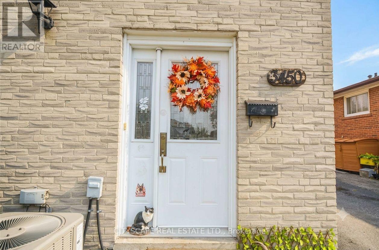 3450 Ellengale Drive, Mississauga, Ontario  L5C 1Z7 - Photo 2 - W13164118