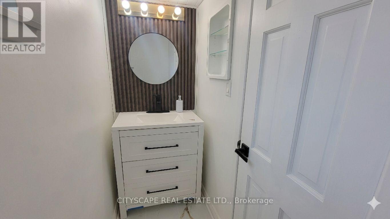3450 Ellengale Drive, Mississauga, Ontario  L5C 1Z7 - Photo 8 - W13164118