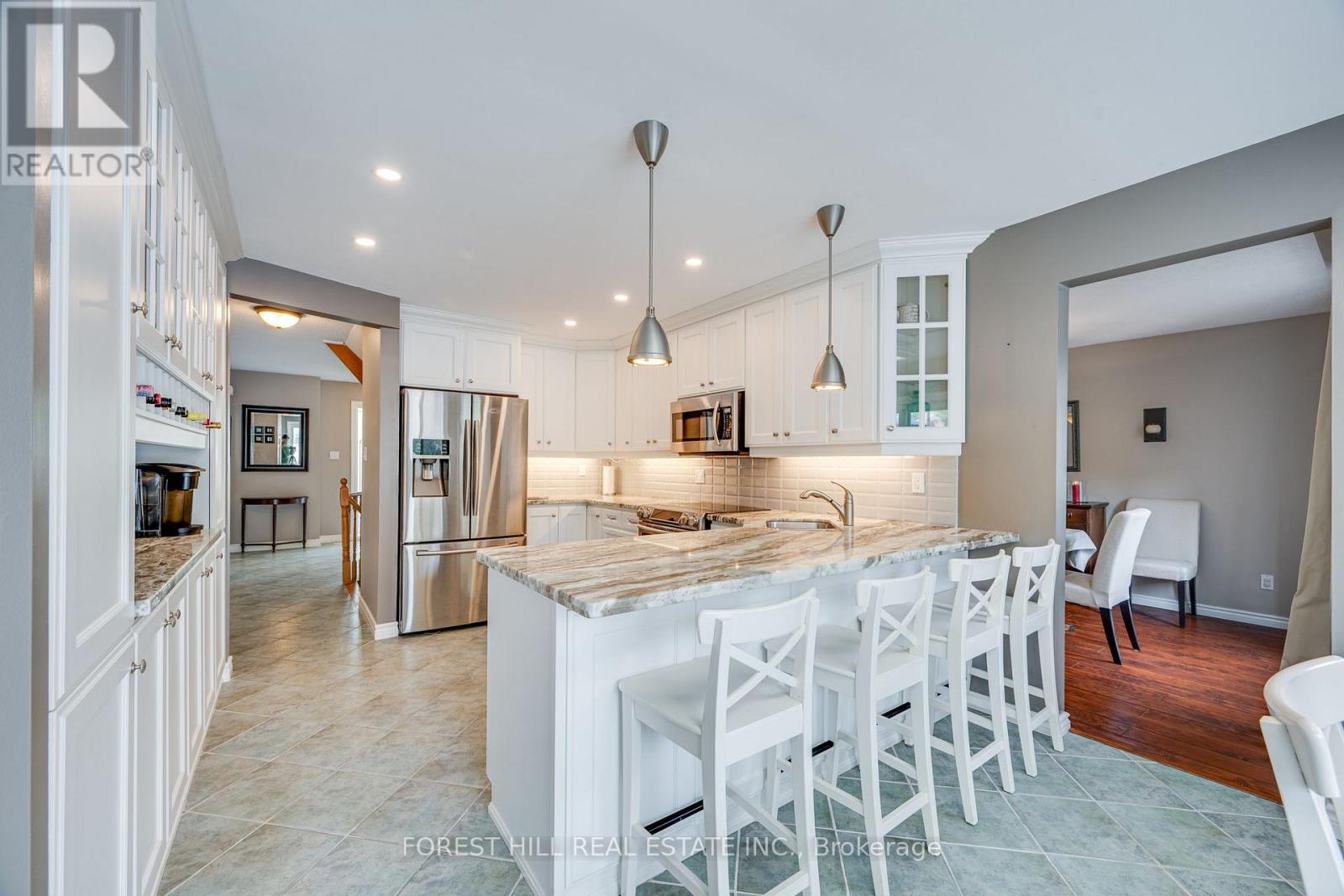 4 Milgate Place, Aurora, Ontario  L4G 5R2 - Photo 4 - N13168778