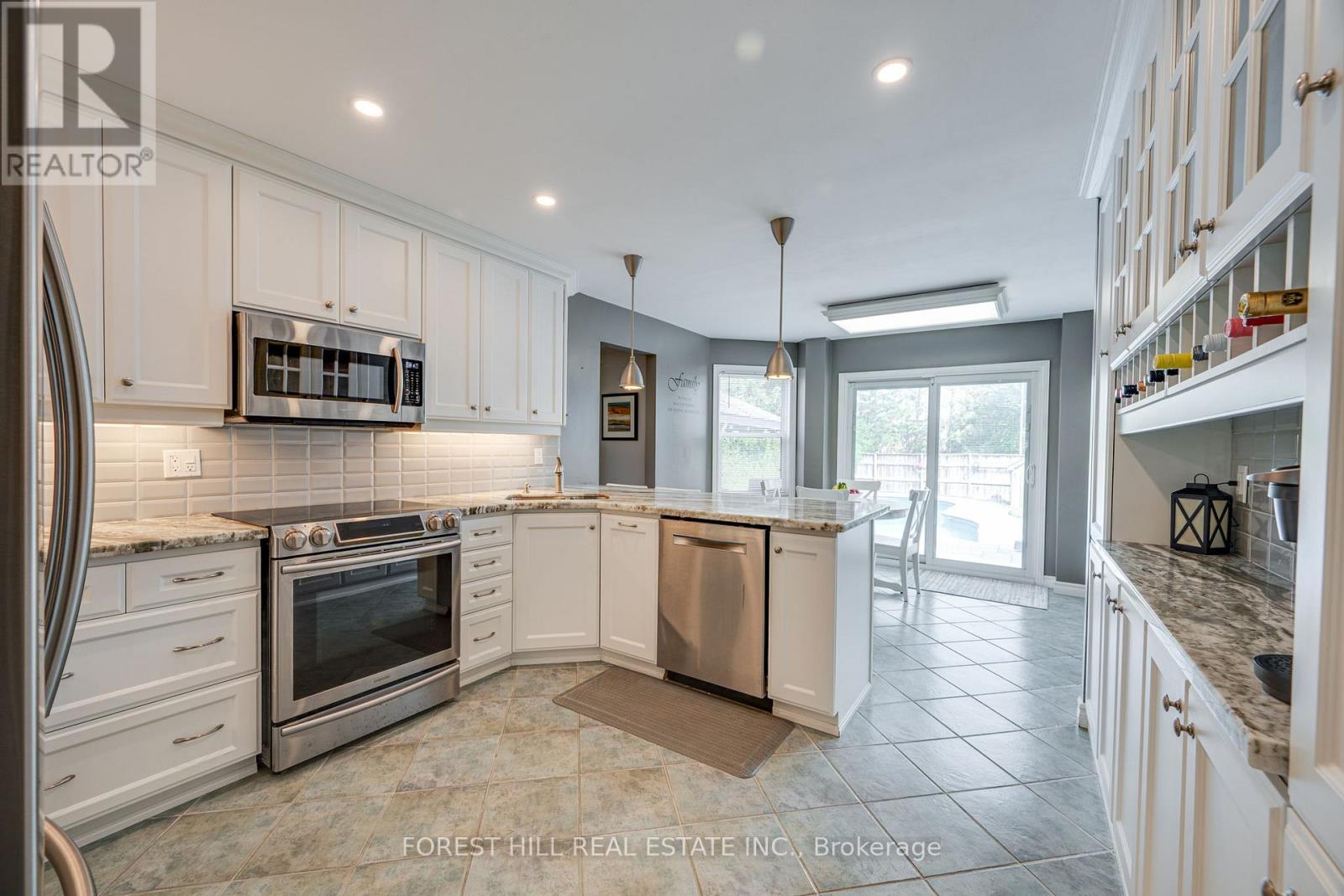 4 Milgate Place, Aurora, Ontario  L4G 5R2 - Photo 7 - N13168778