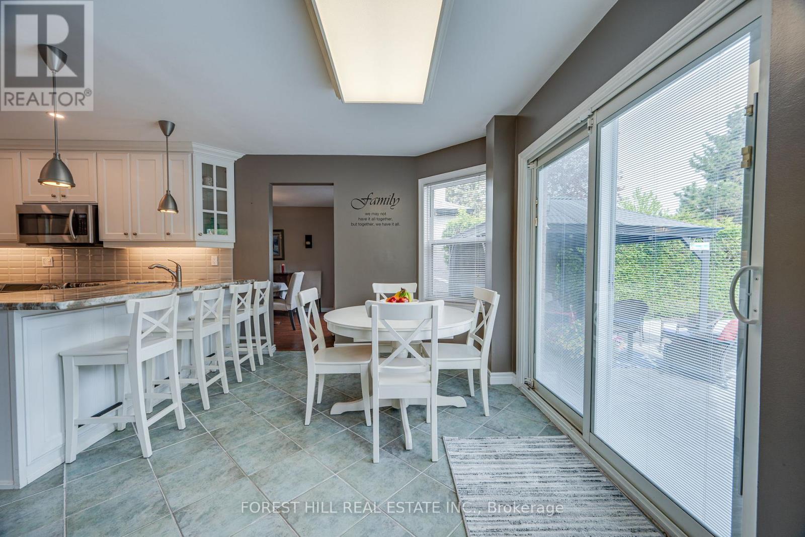 4 Milgate Place, Aurora, Ontario  L4G 5R2 - Photo 9 - N13168778