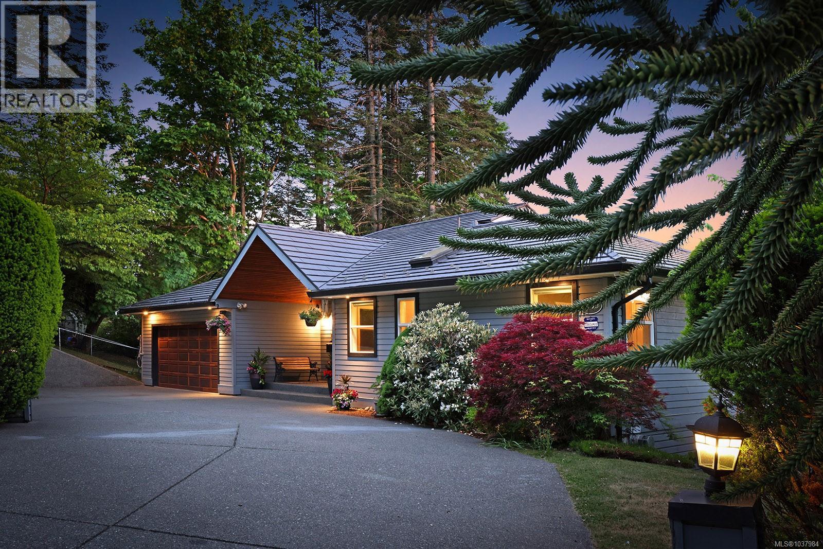 1409 Valley View Dr, Courtenay, British Columbia