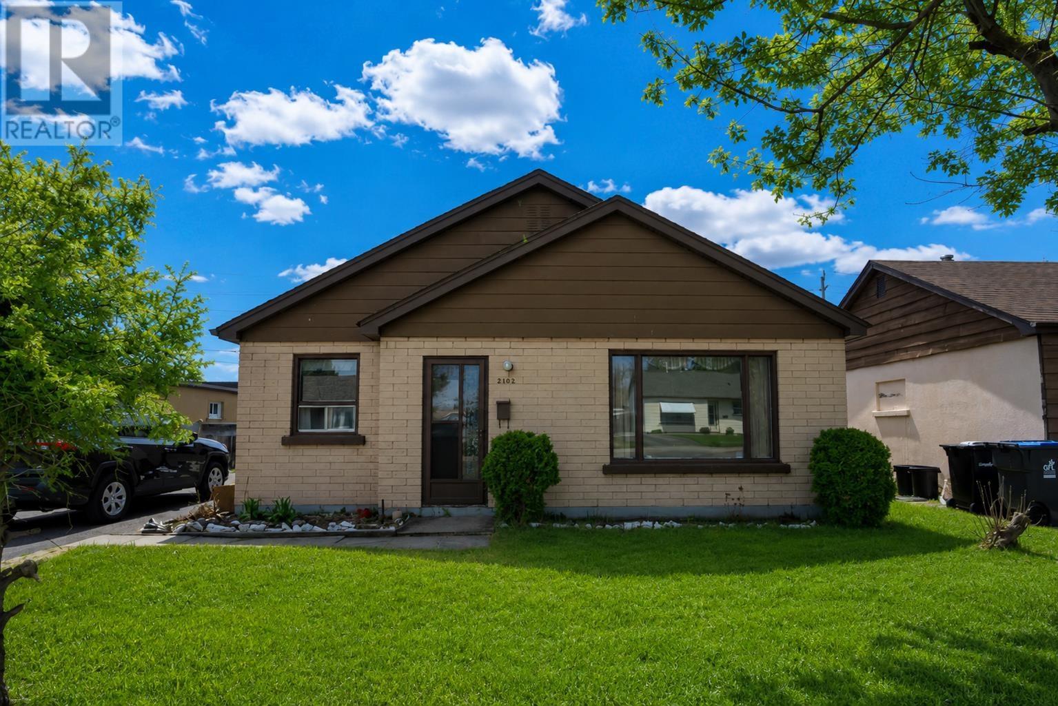 2102 Begin ST E, Thunder Bay, Ontario