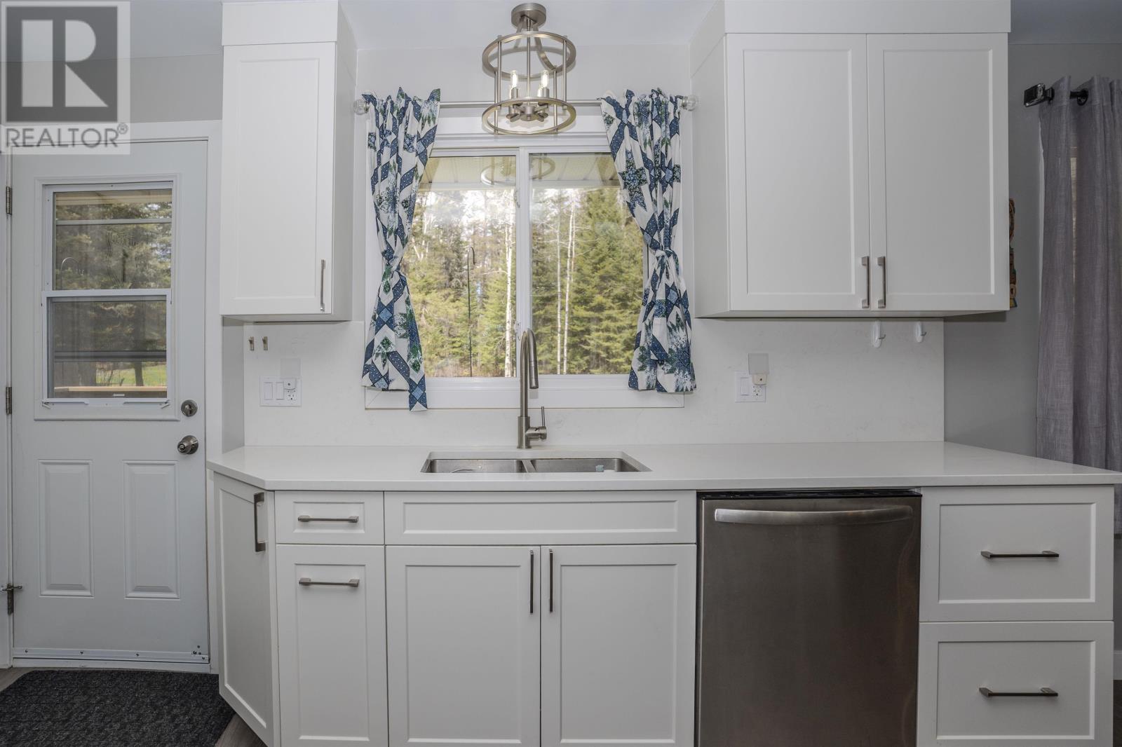 2190 Oliver Road, Thunder Bay, Ontario  P7G 1P9 - Photo 8 - TB2601168