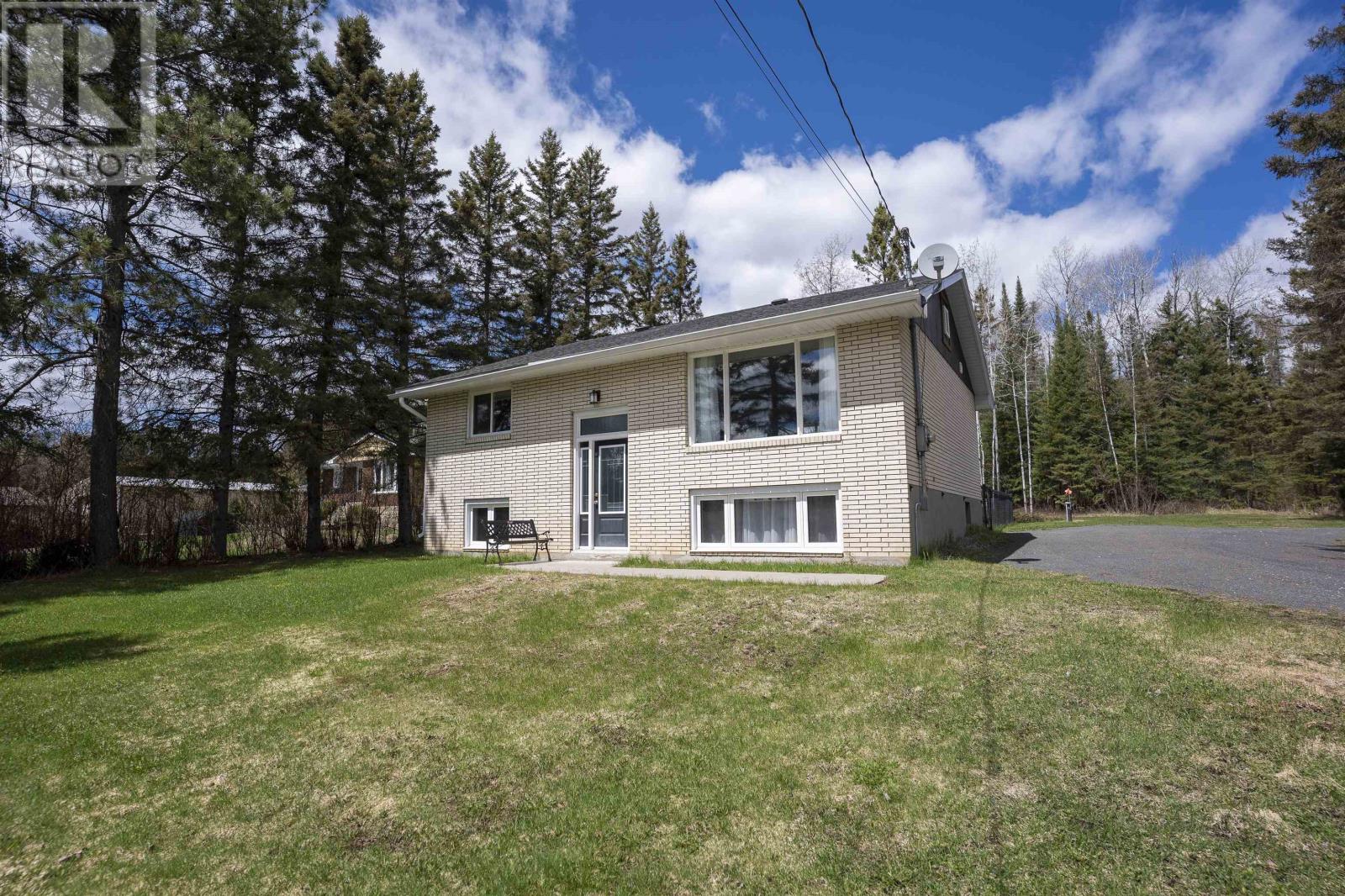 2190 Oliver Road, Thunder Bay, Ontario  P7G 1P9 - Photo 32 - TB2601168