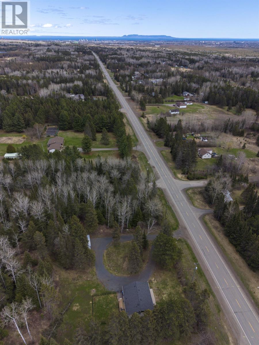 2190 Oliver Road, Thunder Bay, Ontario  P7G 1P9 - Photo 36 - TB2601168