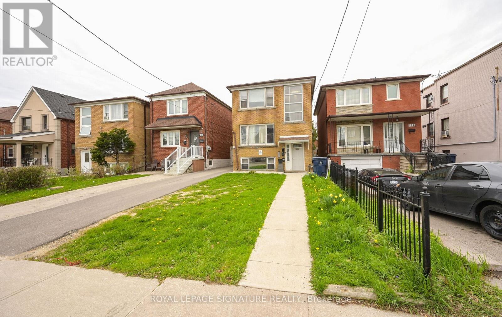 226 Bicknell Avenue, Toronto, Ontario  M6M 4G9 - Photo 3 - W13168894
