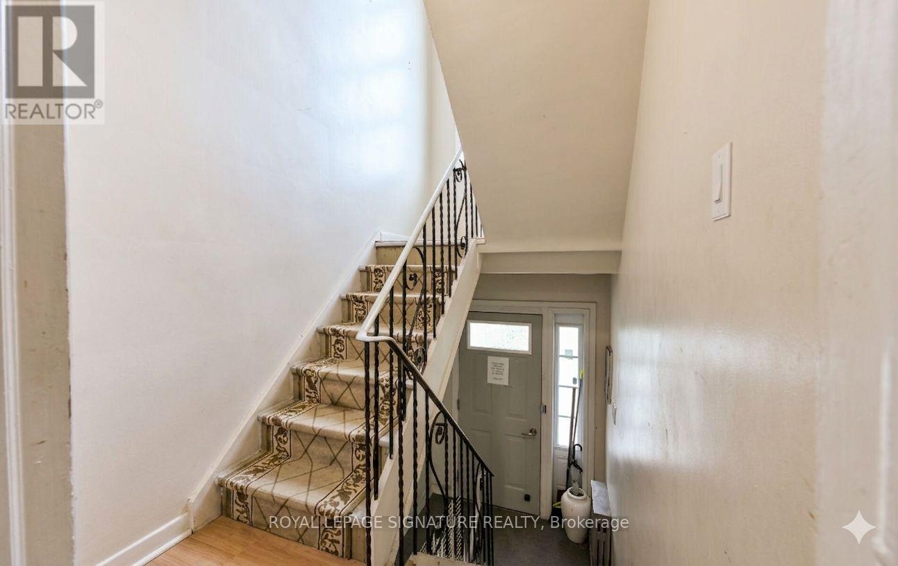 226 Bicknell Avenue, Toronto, Ontario  M6M 4G9 - Photo 6 - W13168894