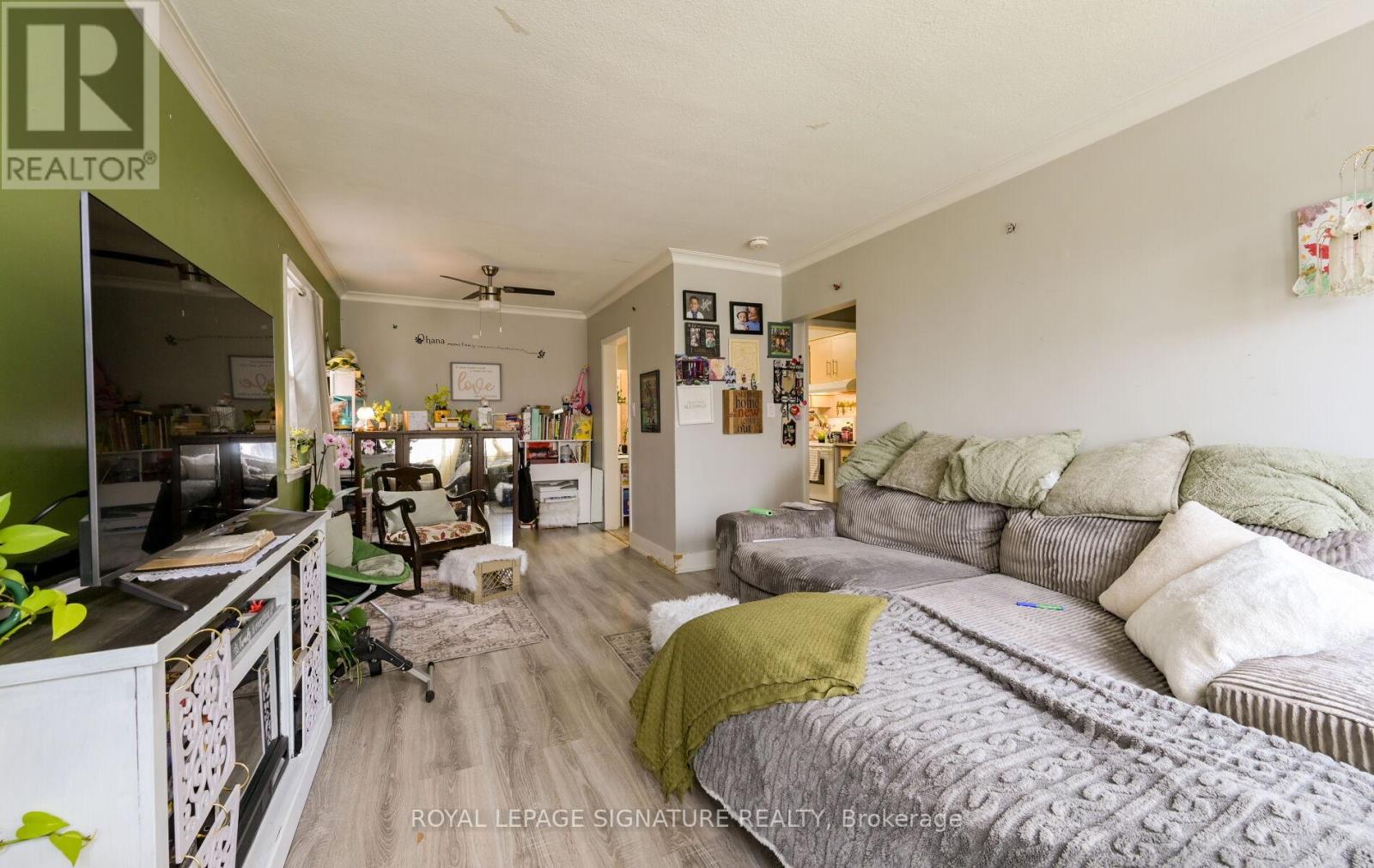226 Bicknell Avenue, Toronto, Ontario  M6M 4G9 - Photo 7 - W13168894