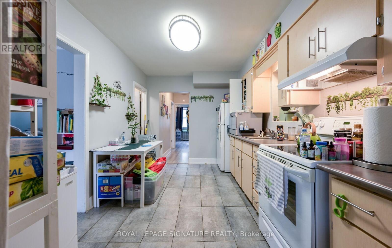 226 Bicknell Avenue, Toronto, Ontario  M6M 4G9 - Photo 9 - W13168894