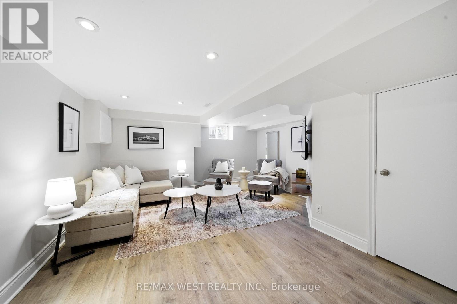 12 Kennedy Avenue, Toronto, Ontario  M6S 2X5 - Photo 17 - W13168978