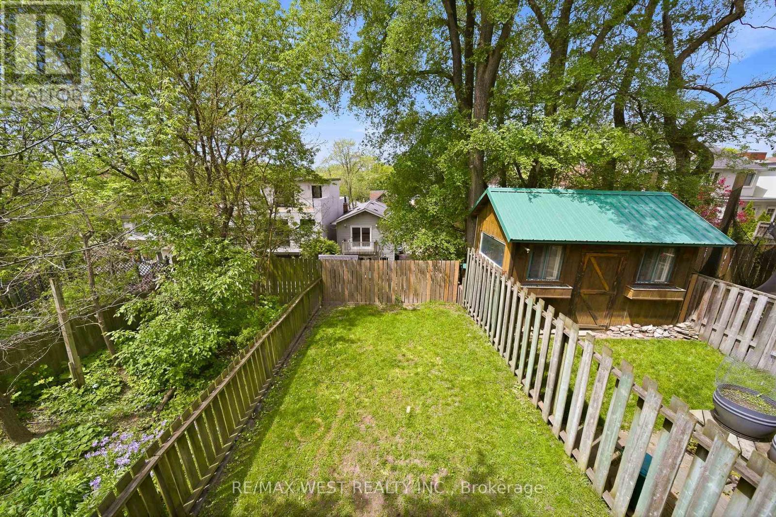 12 Kennedy Avenue, Toronto, Ontario  M6S 2X5 - Photo 20 - W13168978