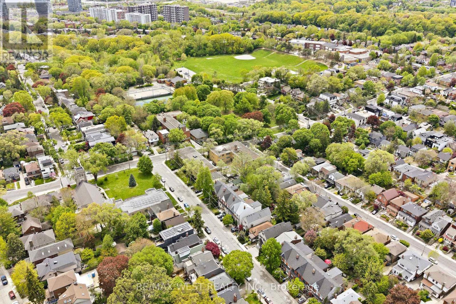 12 Kennedy Avenue, Toronto, Ontario  M6S 2X5 - Photo 23 - W13168978