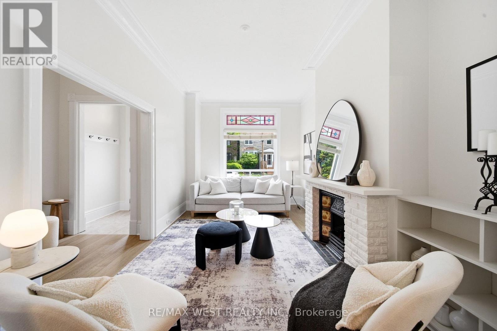 12 Kennedy Avenue, Toronto, Ontario  M6S 2X5 - Photo 5 - W13168978