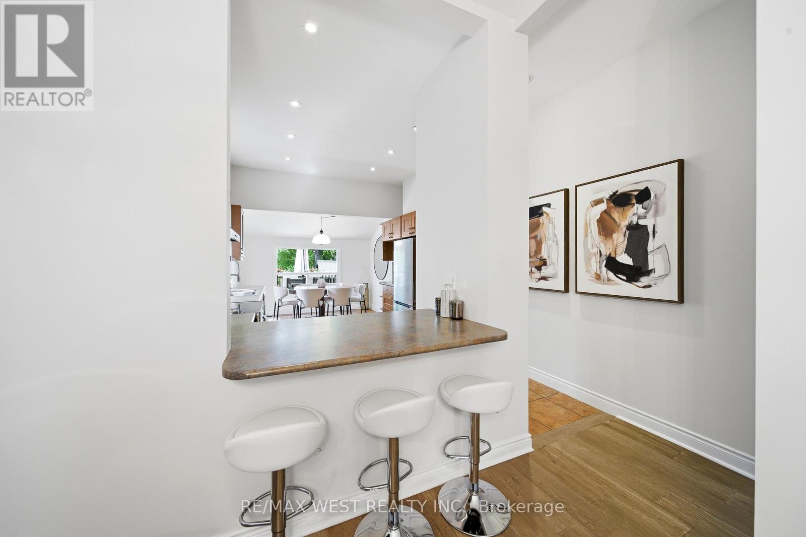 12 Kennedy Avenue, Toronto, Ontario  M6S 2X5 - Photo 8 - W13168978