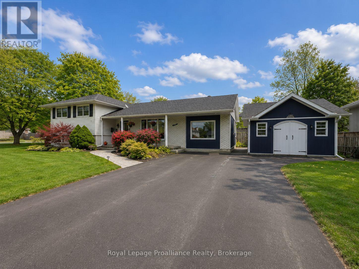 11 Stavebank Road, Belleville, Ontario  K8P 2N7 - Photo 1 - X13021346