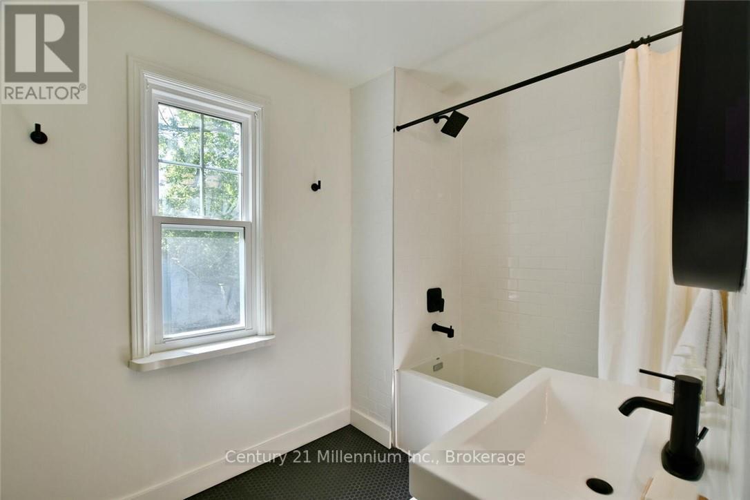 85 Glenwood Drive, Wasaga Beach, Ontario  L9Z 2K5 - Photo 31 - S13169038