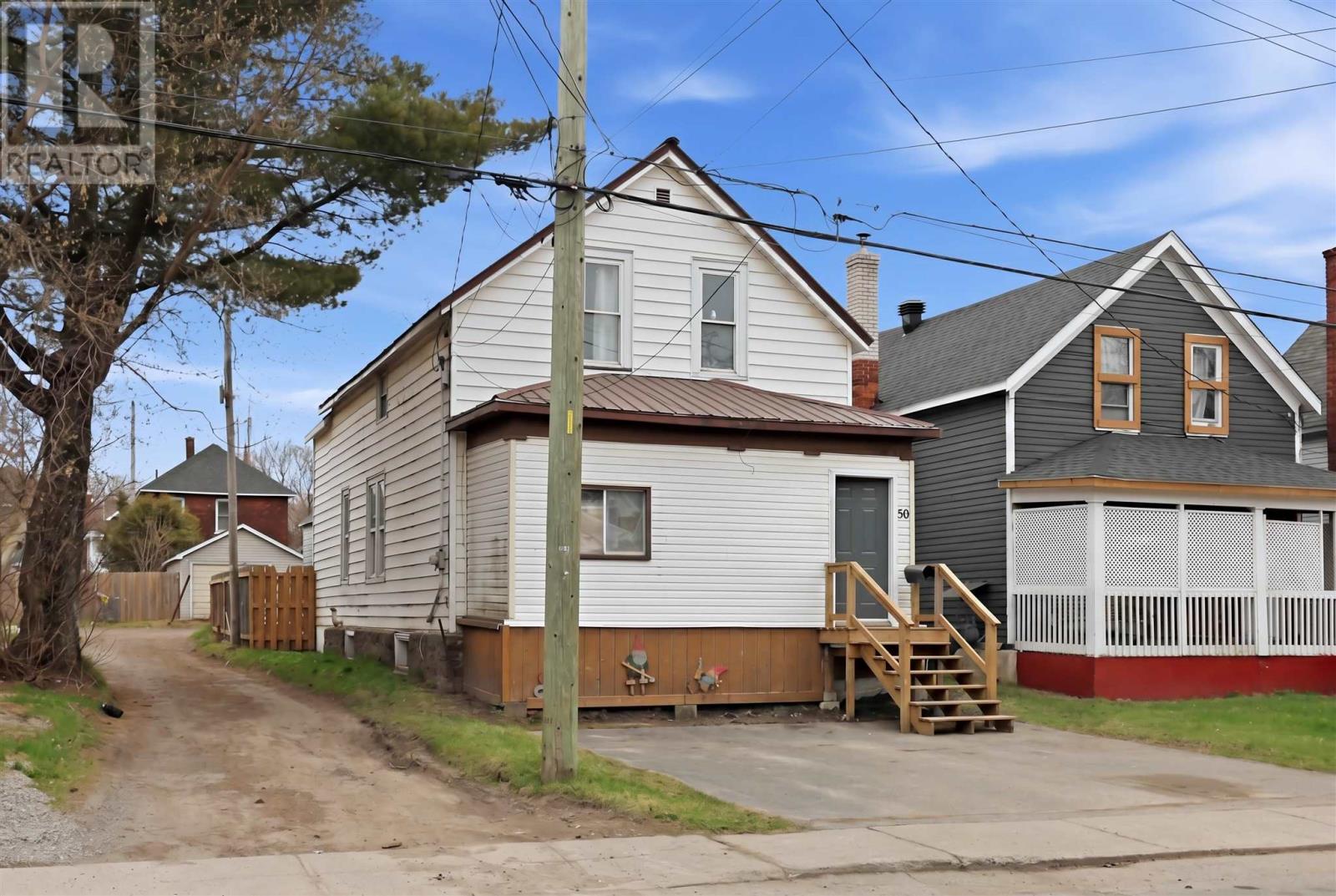 30 Hughes St, Sault Ste. Marie, Ontario  P6A 2W7 - Photo 2 - SM261082