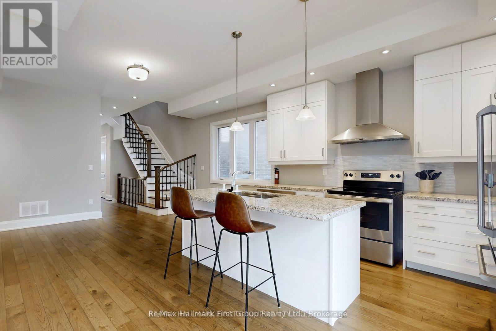 2 Helen Avenue, Toronto, Ontario  M6N 2B4 - Photo 4 - W13169000