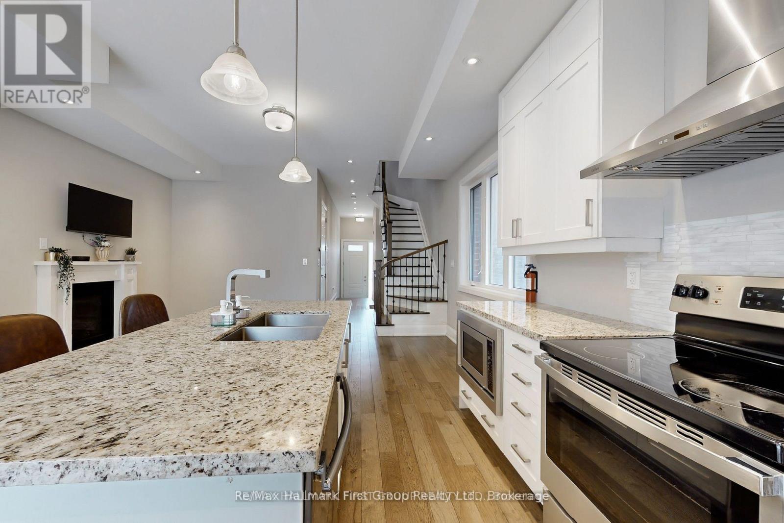 2 Helen Avenue, Toronto, Ontario  M6N 2B4 - Photo 5 - W13169000